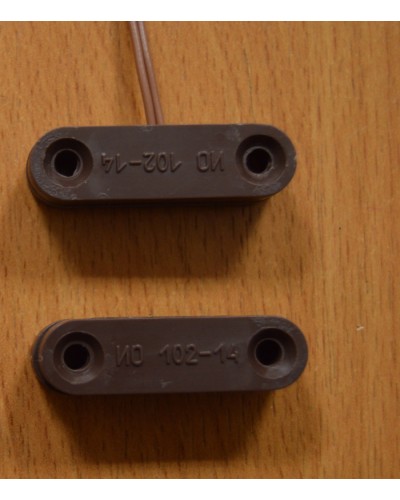 Извещатель охранный точечный магнитоконтактный Комплектстройсервис ИО 102-14 (коричневый) в Симферополе Извещатели охранные Pintop.ru